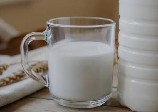 牛奶是寒性还是热性的？