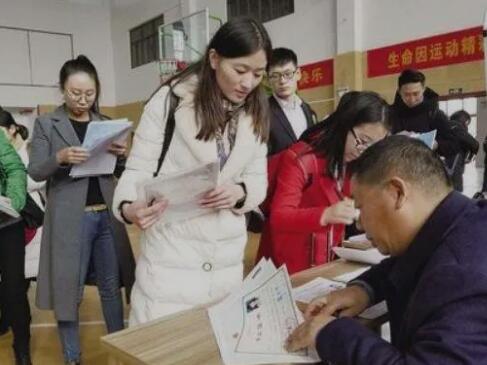 6月小学教师招聘开始，正式编制缴纳五险，满足几个条件即可报名